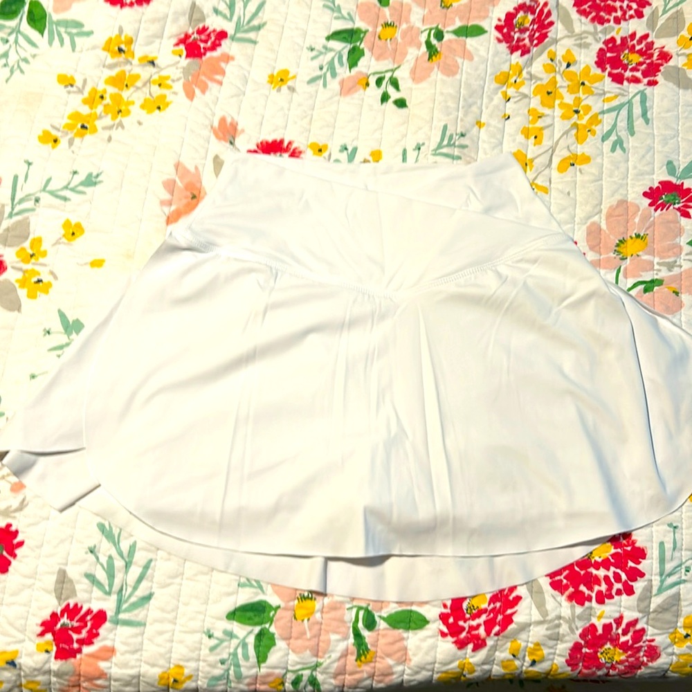 Halara white mini skirt skort w shorts. Spandex size medium worn once like new